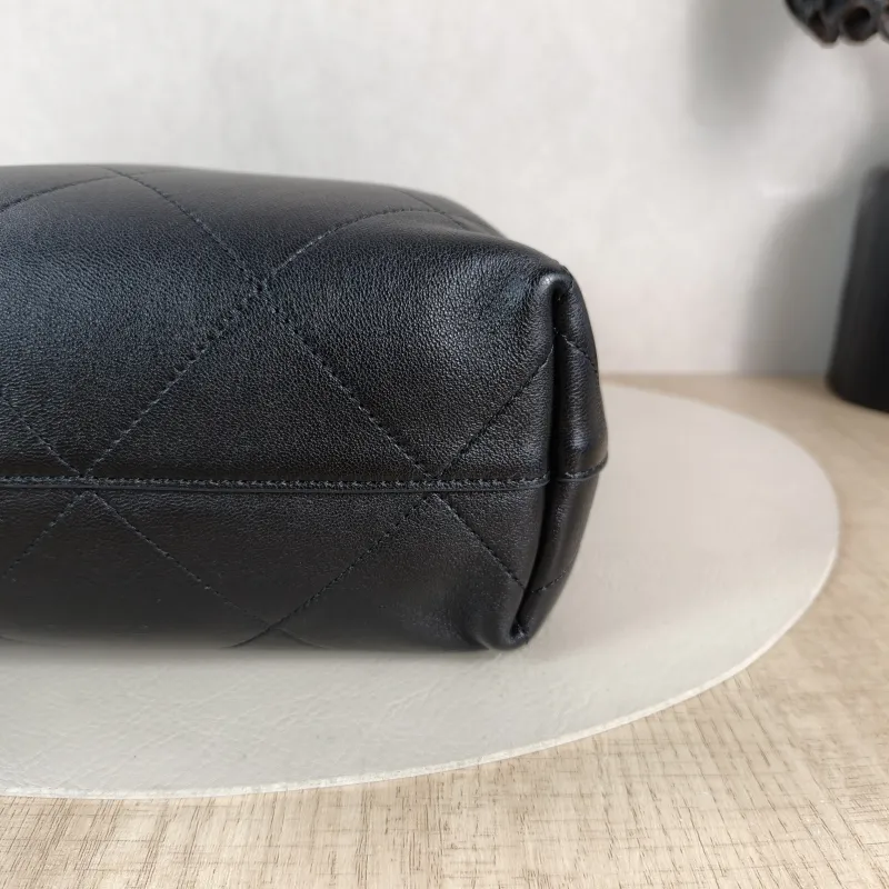 Chanel Shoulder Bag hobo Black Lambskin One Size 20 × 9 × 20 cm — detail view 10 of 10