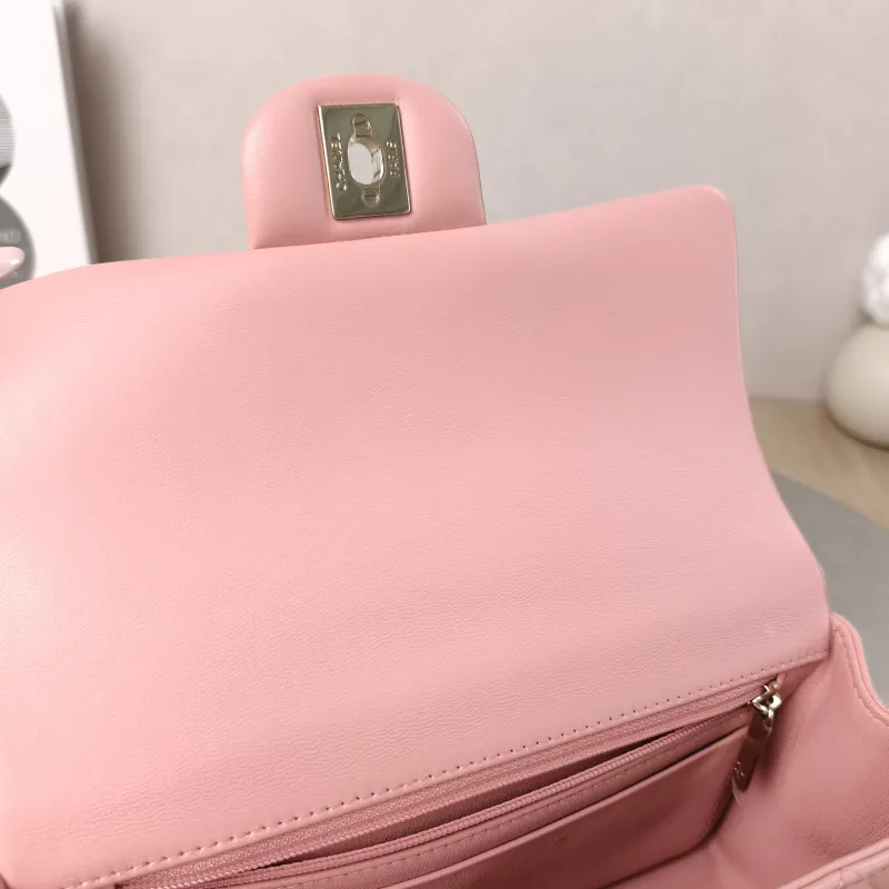 Chanel Crossbody Bag Edition mini Pink Lambskin mini 20 × 6 × 12 cm — detail view 2 of 11
