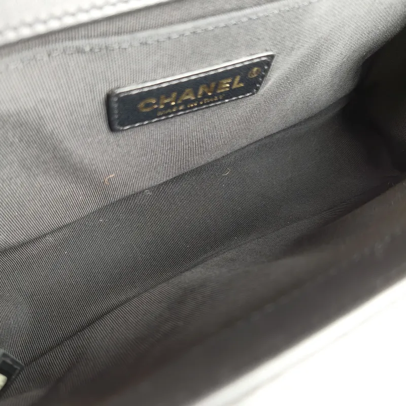 Chanel Crossbody Bag Le Boy​ Black Calfskin Medium 25 × 9 × 15 cm 27 — detail view 11 of 12