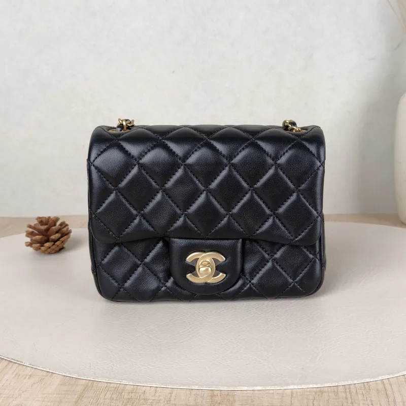 Chanel Crossbody Bag Black Lambskin One Size17 × 8 × 13.5 cm