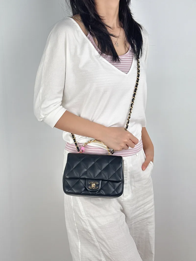 Chanel Crossbody Bag25c Black Lambskin One Size19 × 6 × 14 cm — on-model view 3 of 3