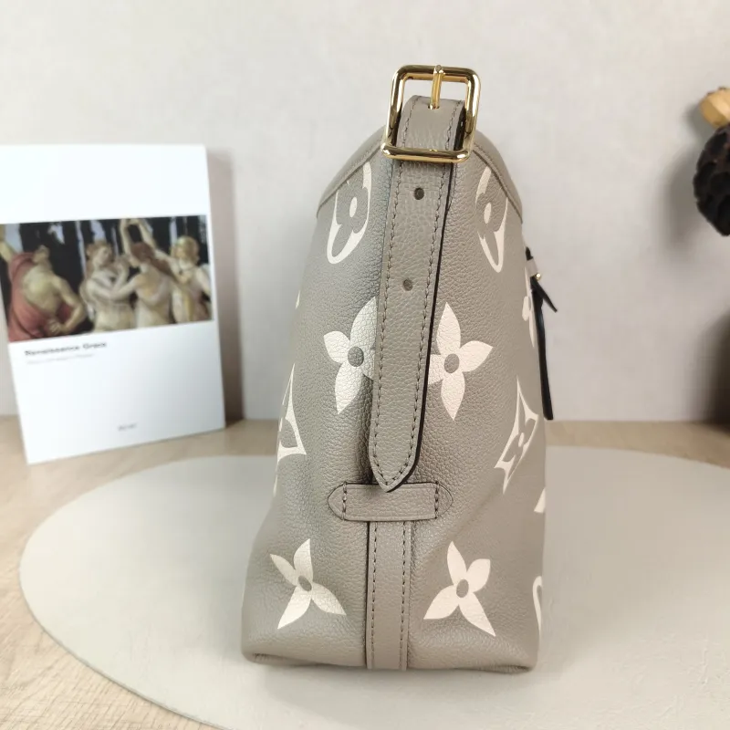 Louis Vuitton Crossbody Bag Carryall Calfskin Small 29.5 × 12 × 24 cm — detail view 7 of 12