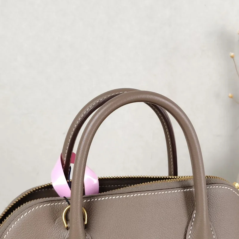 Hermès Shoulder Bag Bolide 1923 25Gold-Tone Hardware Top Handle Bag Evercolor Calfskin Small 25 × 11 × 20 cm B — detail view 1 of 10