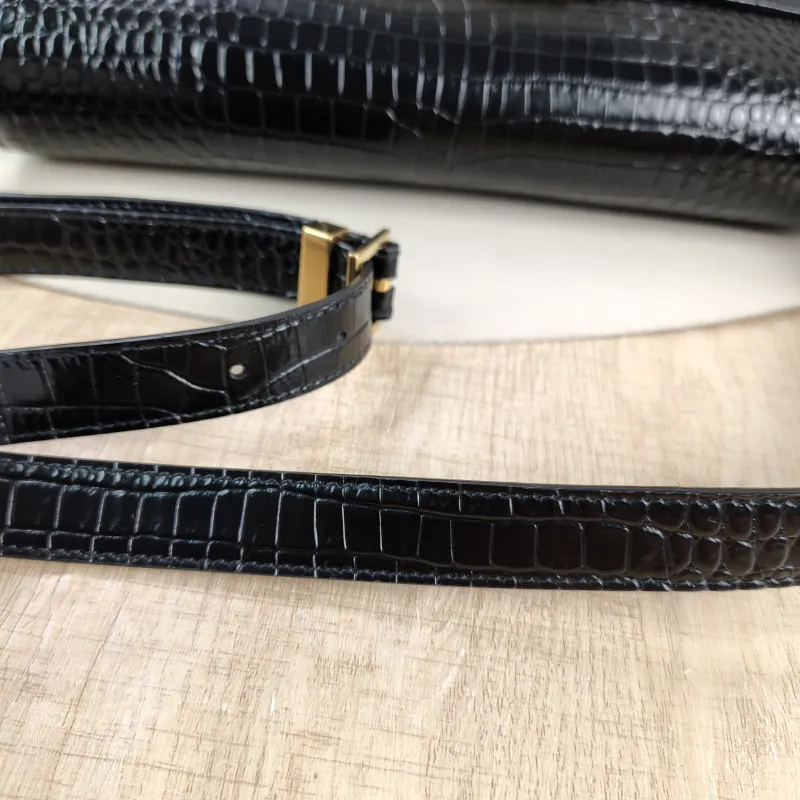 SAINT LAURENT Shoulder Bag MANHATTAN Black with Gold-Tone Hardware Calfskin Medium29 × 7.5 × 20 cm — detail view 2 of 13