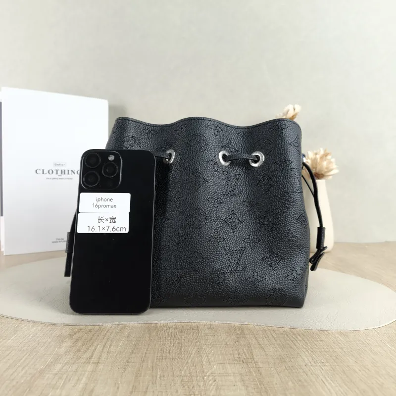 Louis Vuitton Crossbody Bag BELLA Black Calfskin One Size 22 × 14 × 19 cm — cover view 3 of 5
