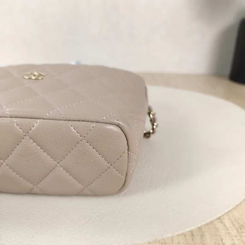 Chanel Crossbody Bag Crossbody Bag Calfskin One Size21.5 × 7.5 × 19 cm — detail view 8 of 12