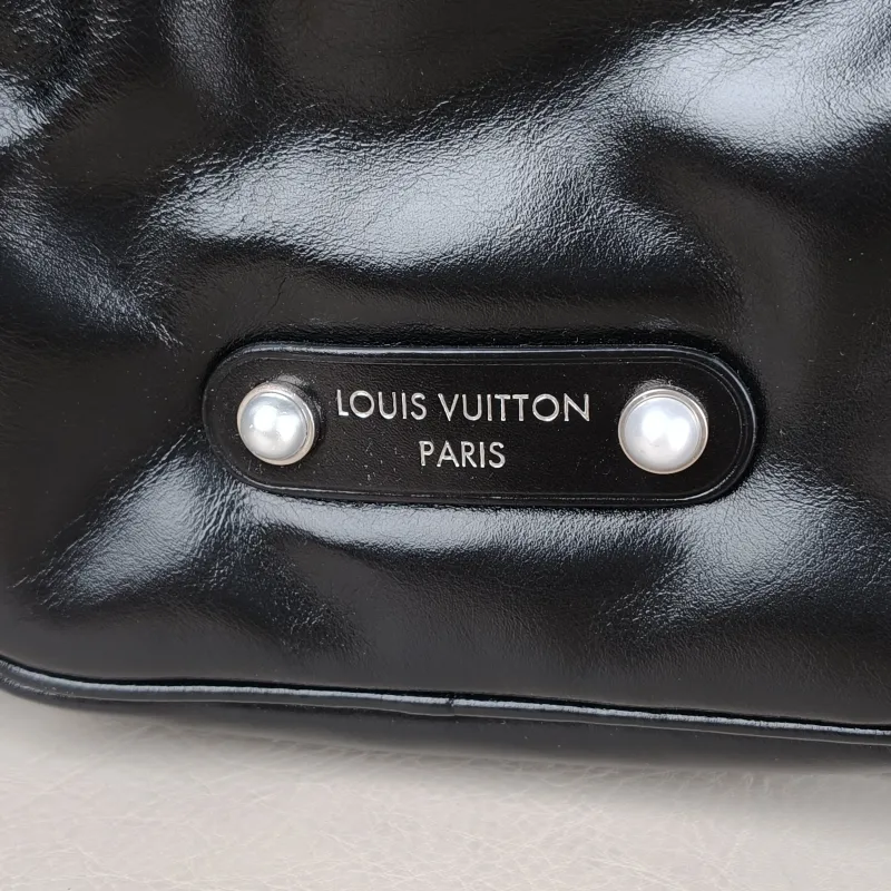 Louis Vuitton Shoulder Bag NOÉ CARGO Bucket Bag Black Calfskin Small 22 × 16 × 24 cm — detail view 10 of 14