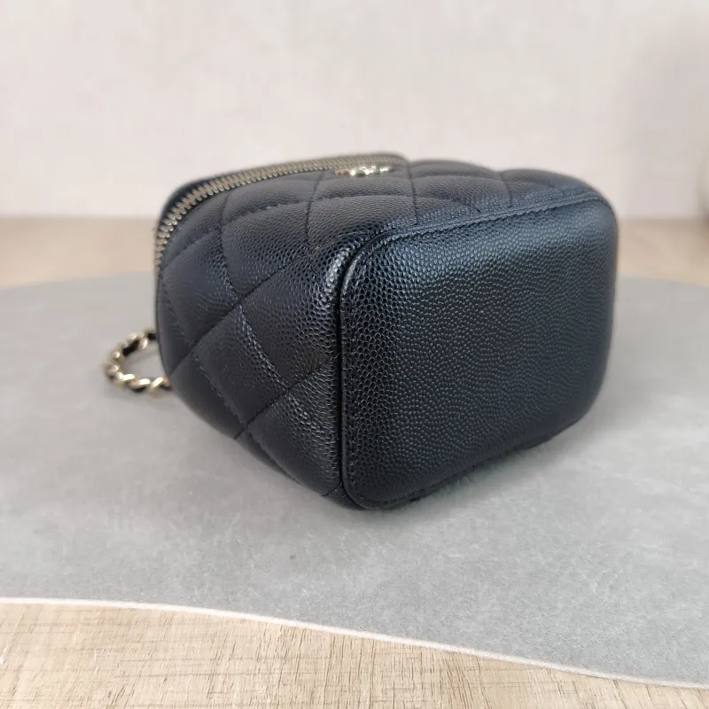 Chanel Crossbody Bag Edition Black Grained Calfskin Mini 11 × 7 × 9 cm 31 — detail view 10 of 11