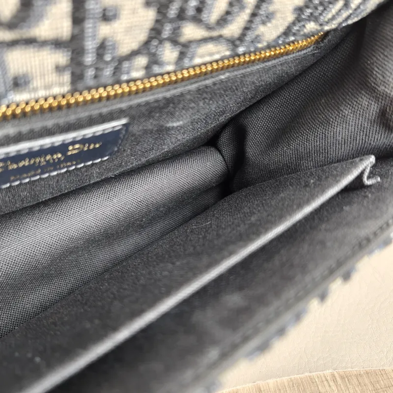 DIOR Crossbody Bag 30Montaigne 30 Edition Canvas Medium 25 × 9 × 16.5 cm — detail view 7 of 11
