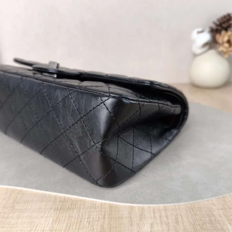 Chanel Shoulder Bag 2.55 Black Calfskin Small 24 × 7.5 × 16 cm 18 — detail view 7 of 13