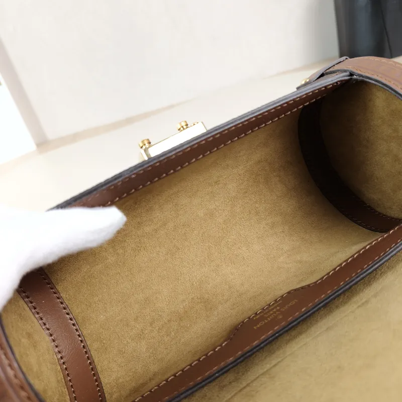 Louis Vuitton Crossbody Bag Papillon Trunk Monogram PVC Small19 × 9 × 9 cm — detail view 5 of 13