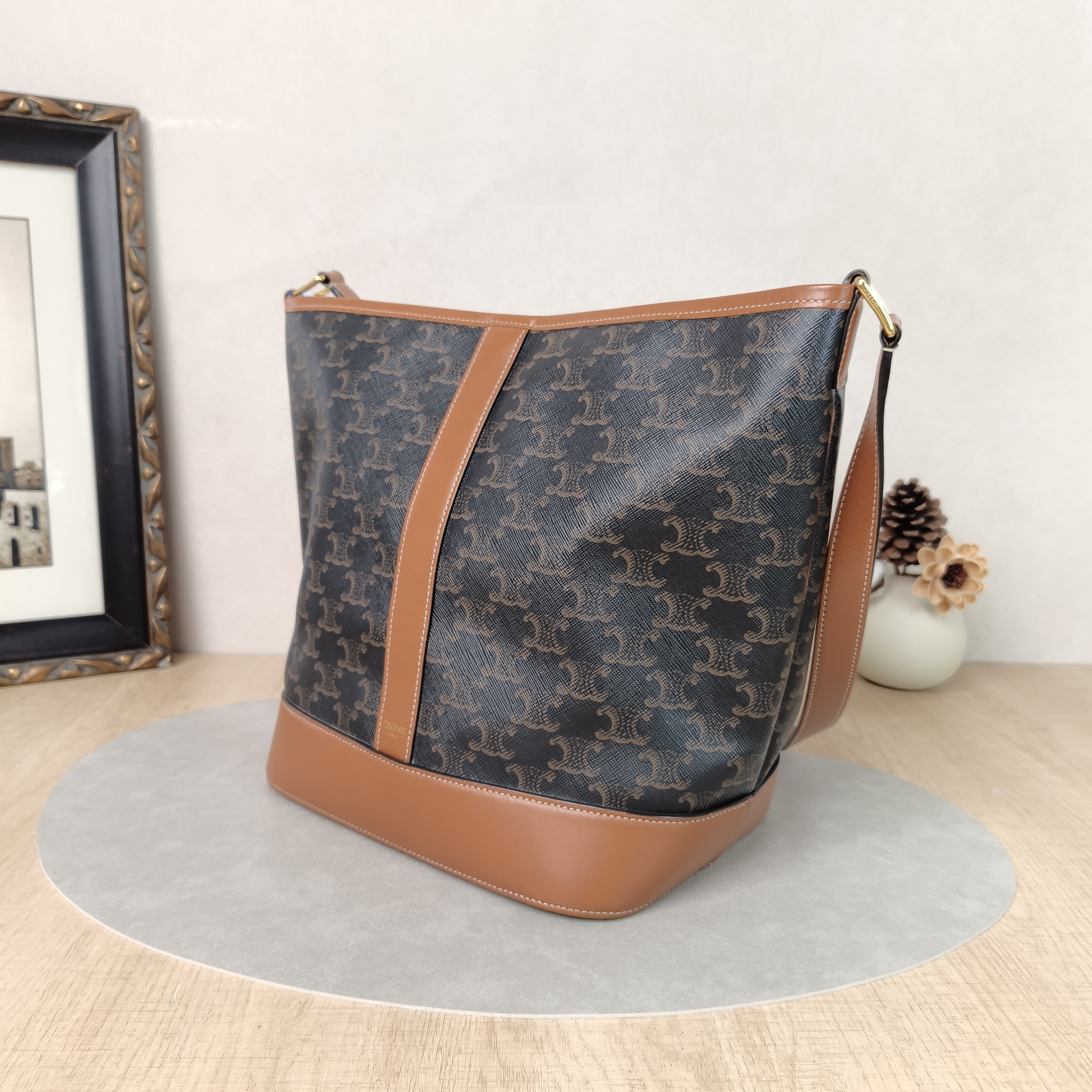 CELINE Crossbody Bag Triomphe Bucket Bag Monogram PVC Medium24 × 18 × 27 cm — cover view 2 of 6