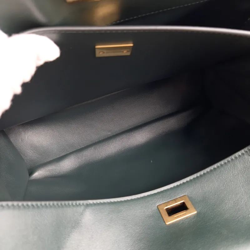 BALENCIAGA Crossbody Bag RODEO Green Calfskin Medium35 × 11 × 23.5 cm — detail view 5 of 12