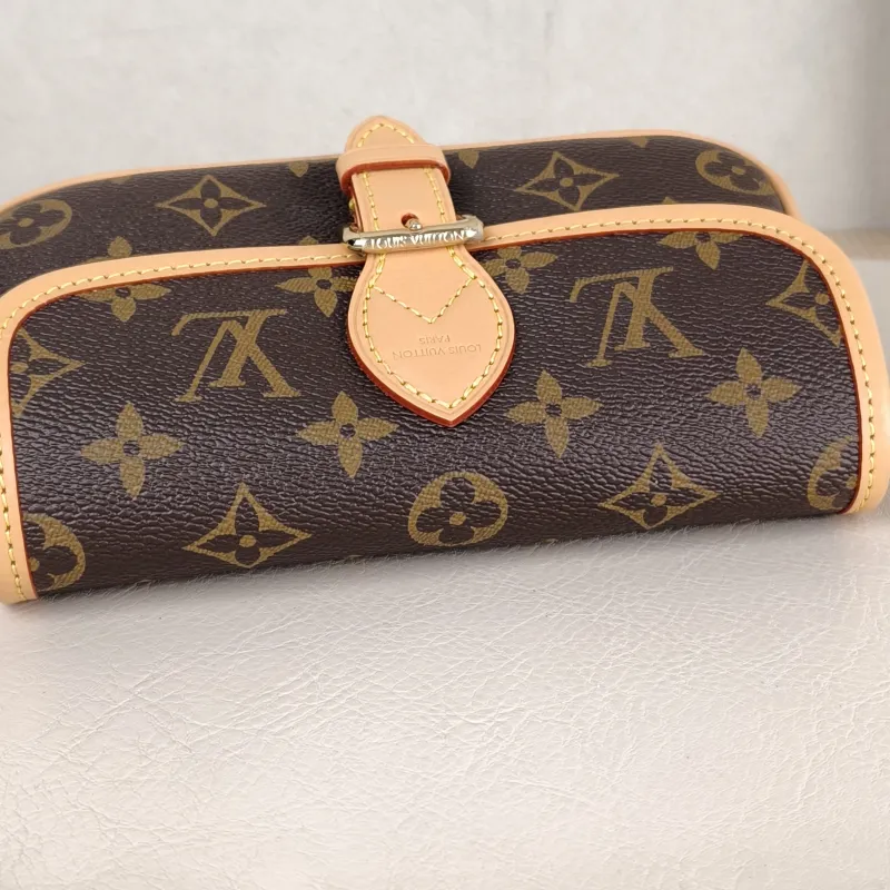 Louis Vuitton Crossbody Bag Diane Baguette Bag Monogram PVC nano 19 × 6 × 10.5 cm — detail view 10 of 12