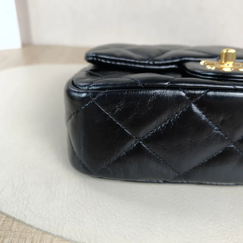 Chanel Crossbody Bag Black Lambskinmini19 × 8.5 × 14 cm — detail view 3 of 15