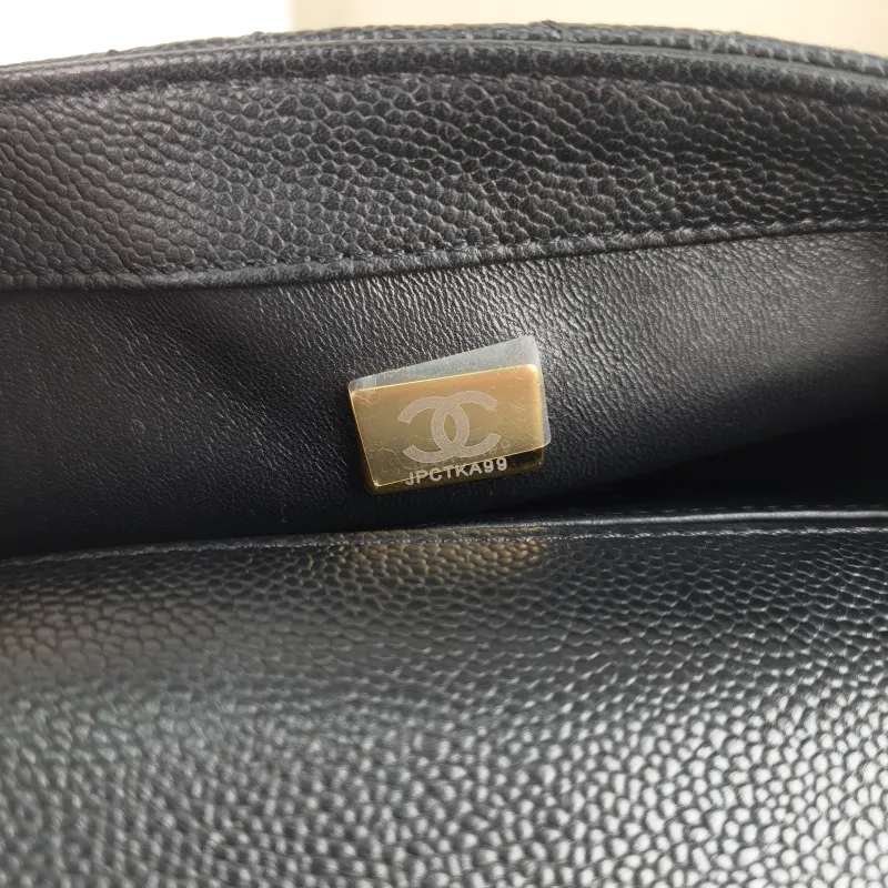 Chanel Crossbody Bag 23p Black Grained Calfskin 18 × 5 × 12 cm — detail view 4 of 10