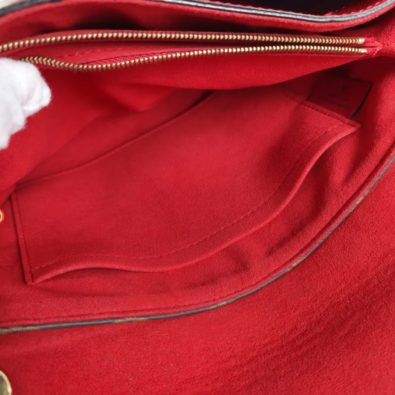 Louis Vuitton Shoulder Bag Pallas Chain Chain Bag Red PVC 26 × 6 × 17 cm — detail view 4 of 11