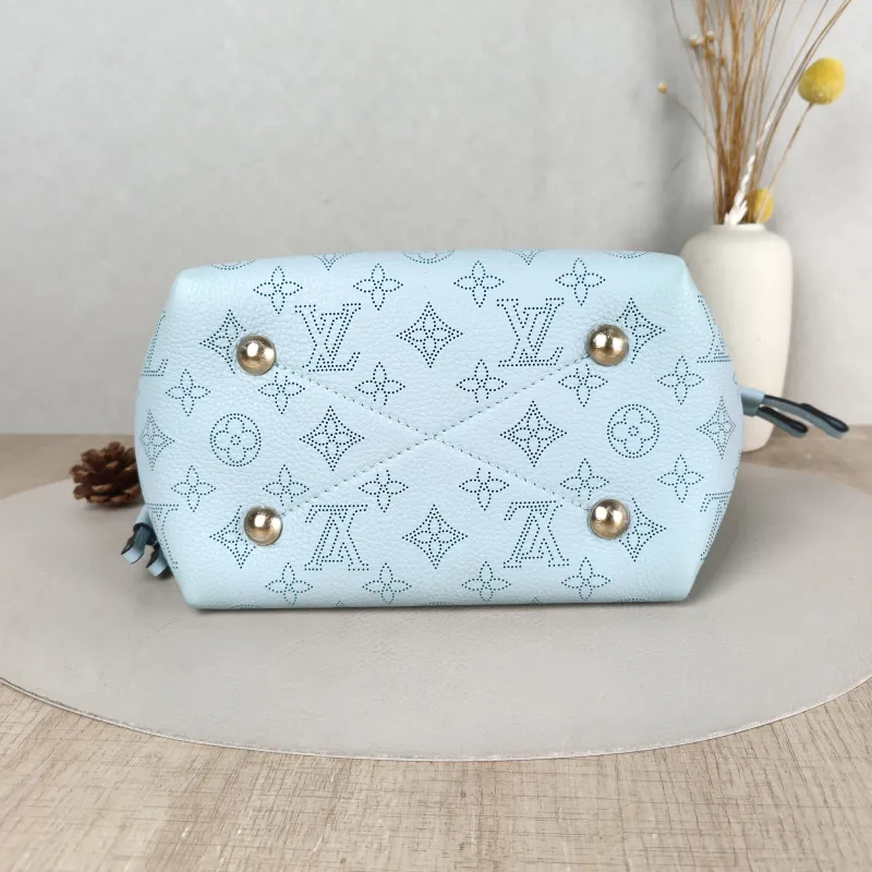 Louis Vuitton Crossbody Bag BELLA Green Calfskin 22 × 14 × 20 cm — cover view 3 of 5