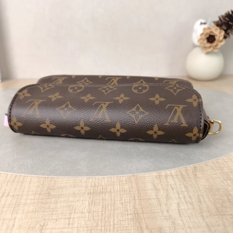 Louis Vuitton Crossbody Bag IVY Monogram PVC Small23.5 × 4.3 × 12 cm — detail view 4 of 12
