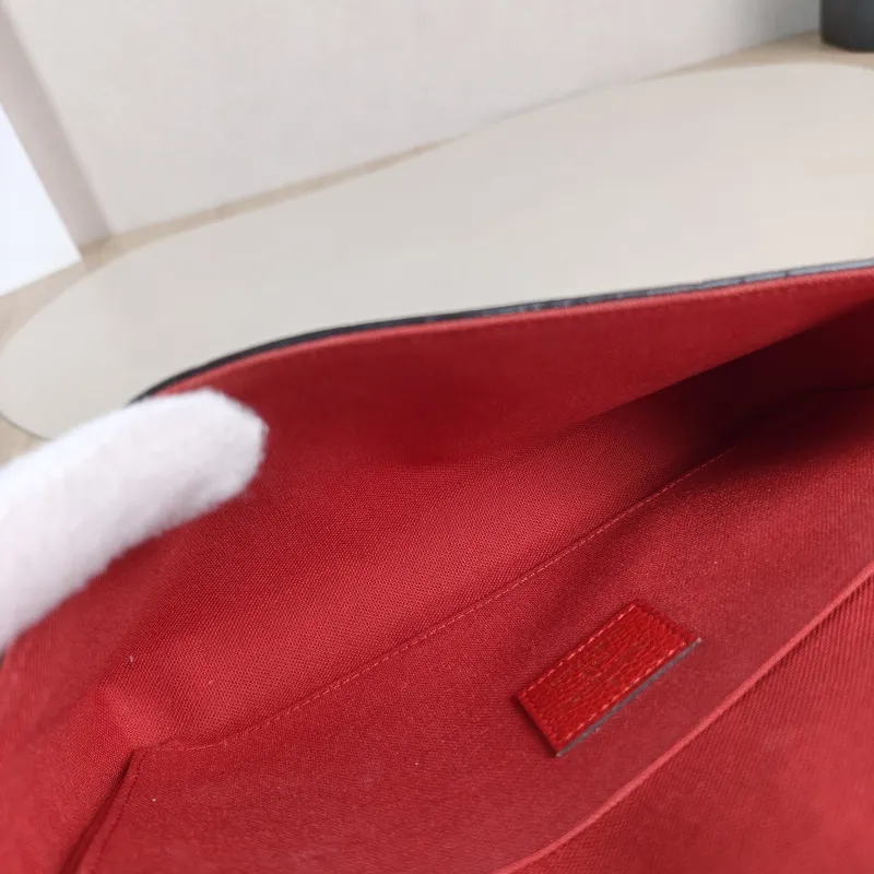 Louis Vuitton Crossbody Bag Pochette Félicie Red Calfskin Small 21 × 3 × 12 cm — detail view 3 of 16