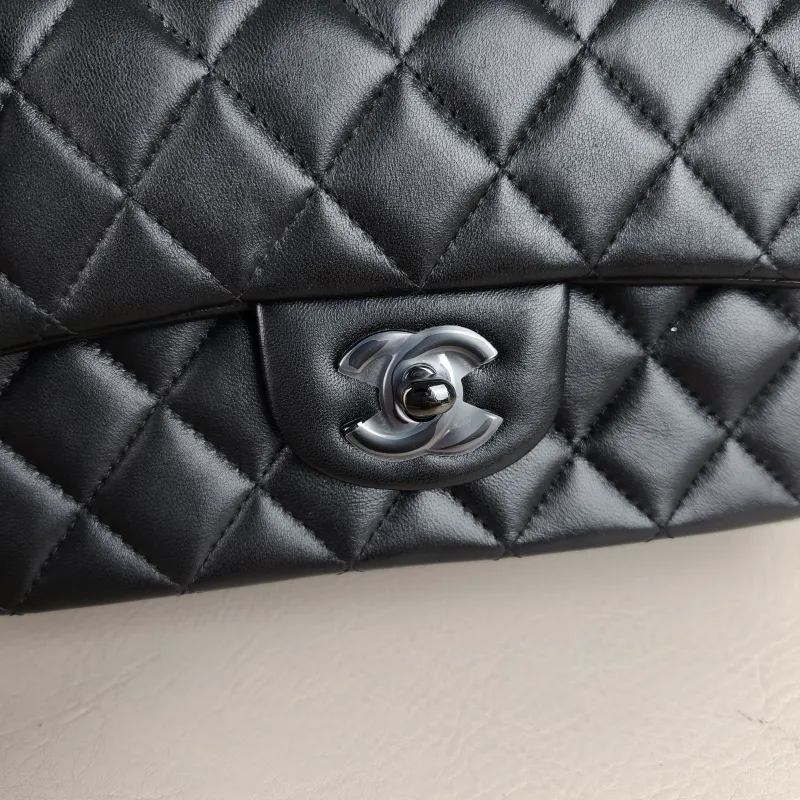Chanel Crossbody Bag mini Black Lambskin mini 20 × 6 × 12 cm — detail view 6 of 13
