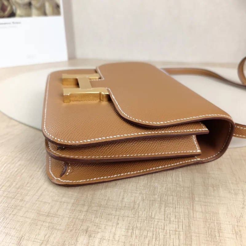 Hermès Crossbody Bag Constance 19 Gold-Tone Hardware Epsom Calfskinmini18 × 4 × 15 cm — detail view 1 of 12
