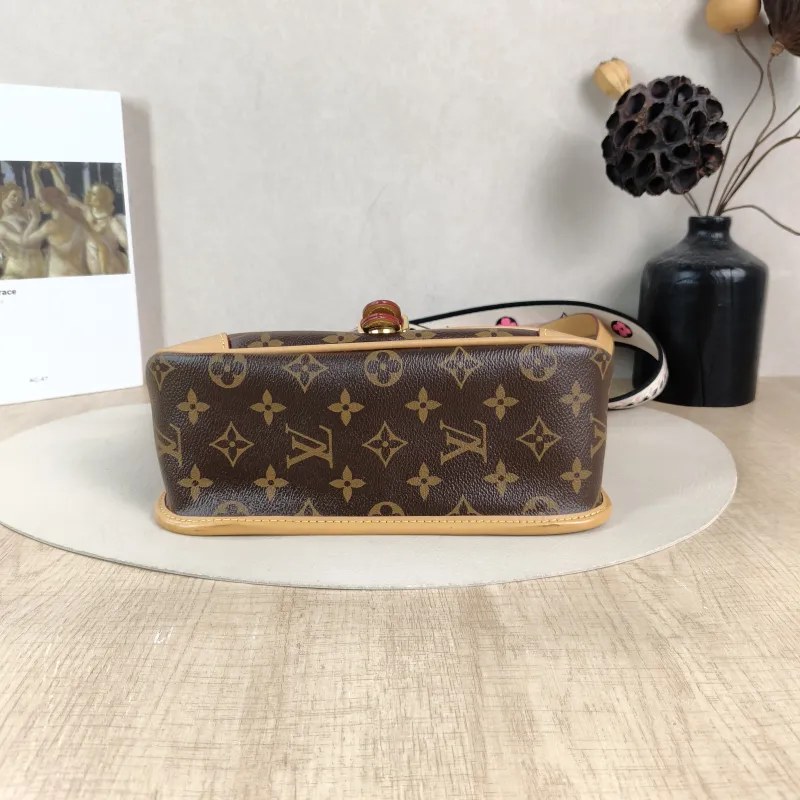 Louis Vuitton Crossbody Bag Diane Baguette Bag Shoulder Strap PVC Small 24 × 9 × 15 cm — cover view 5 of 5
