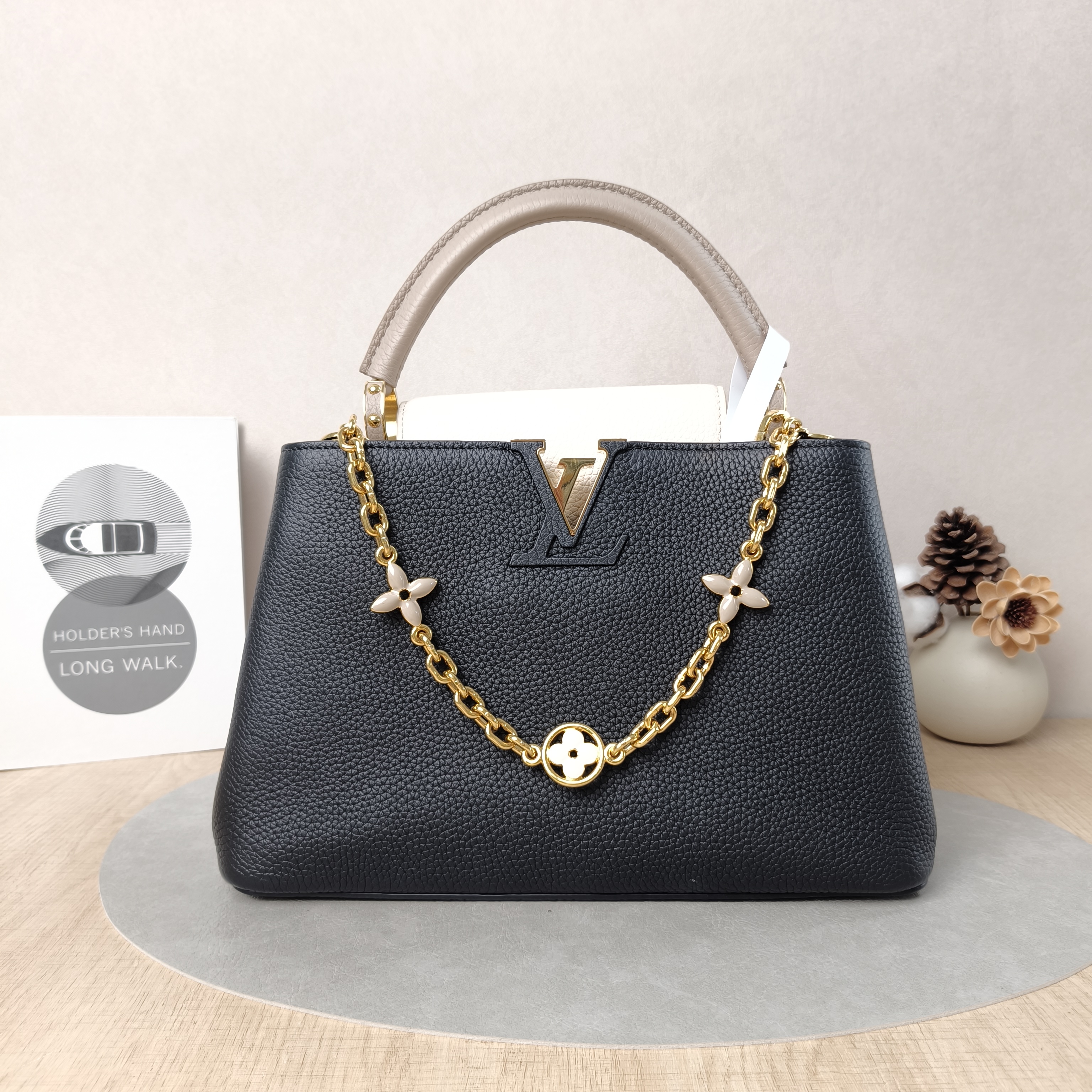 Louis Vuitton Top Handle Bag Capucines Black Calfskin Medium31.5 × 11 × 20 cm