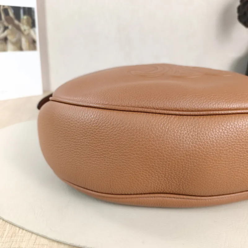 CELINE Shoulder Bag HELOISE TRIOMPHE Calfskin Medium 28.5 × 8 × 30 cm — detail view 3 of 10