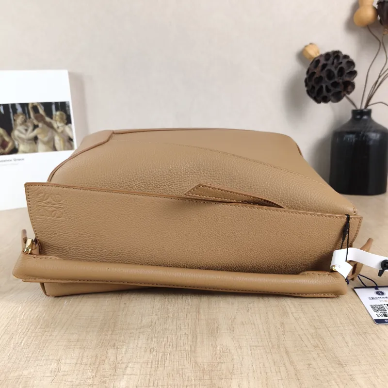 LOEWE Shoulder Bag Puzzle Brown CC alfskin Medium 29 × 14 × 19.5 cm — detail view 6 of 12