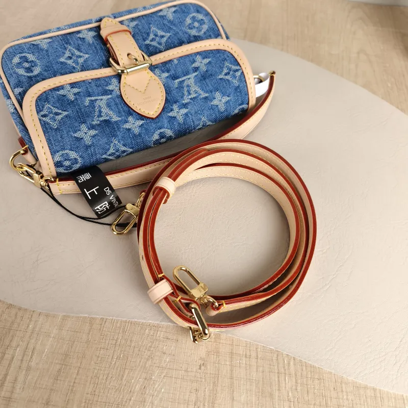 Louis Vuitton Crossbody Bag Diane Baguette Bag Blue nano 19 × 6 × 10.5 cm — detail view 2 of 11