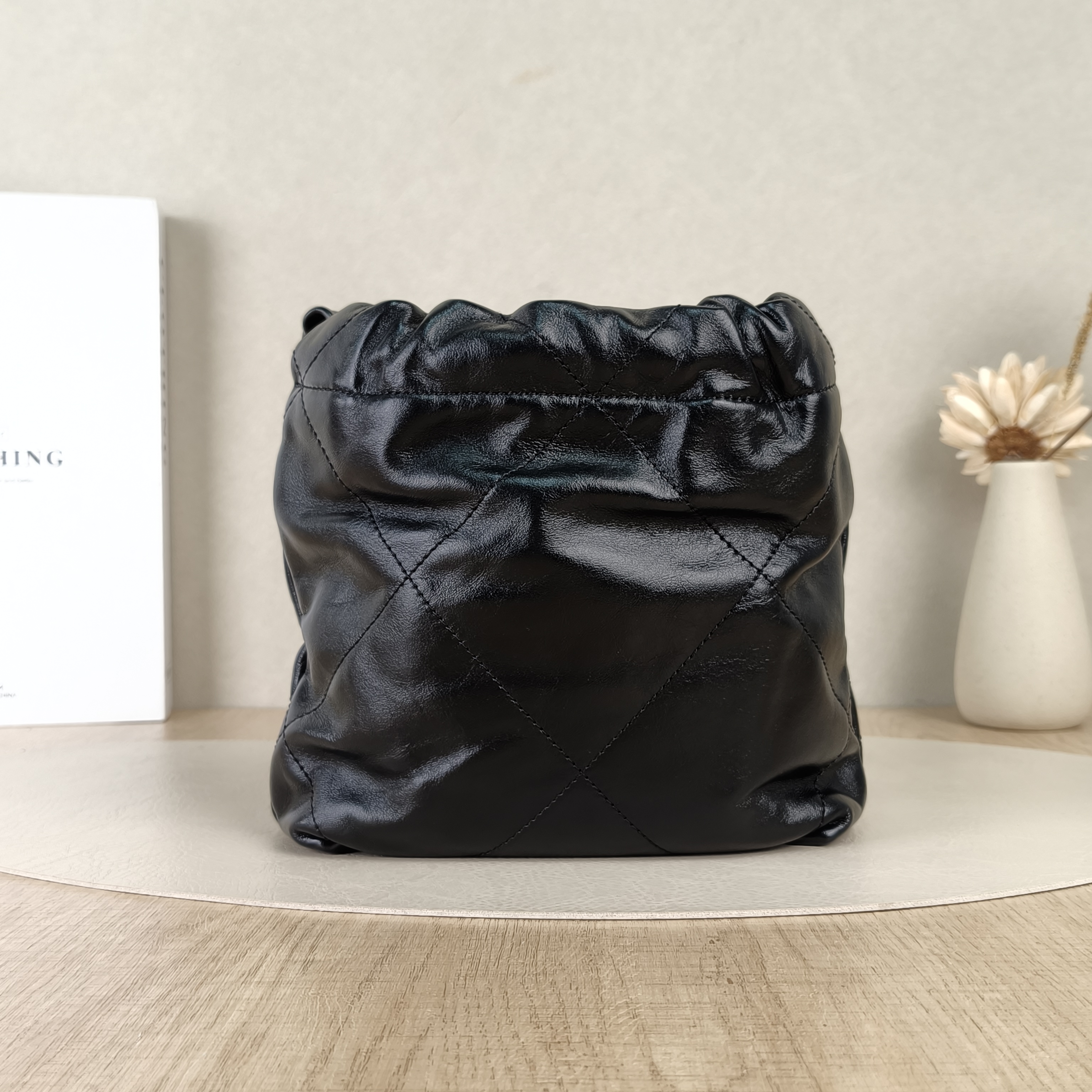 Chanel Shoulder Bag Pearl 22bag Black CC alfskinmini20 × 6 × 19 cm — cover view 5 of 5
