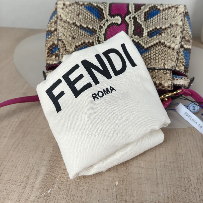 FENDI Crossbody Bagpeekaboo Crossbody Bag mini23 × 11 × 17 cm — detail view 7 of 11