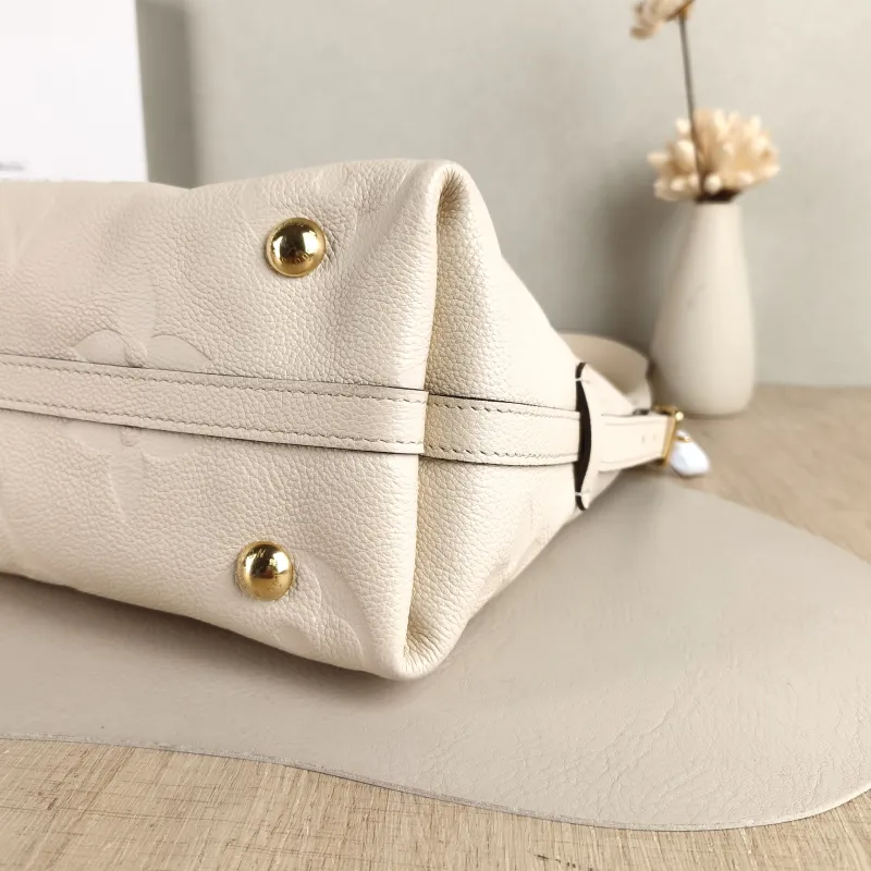 Louis Vuitton Crossbody Bag Carryall White Calfskin Small 29.5 × 12 × 24 cm — detail view 6 of 12