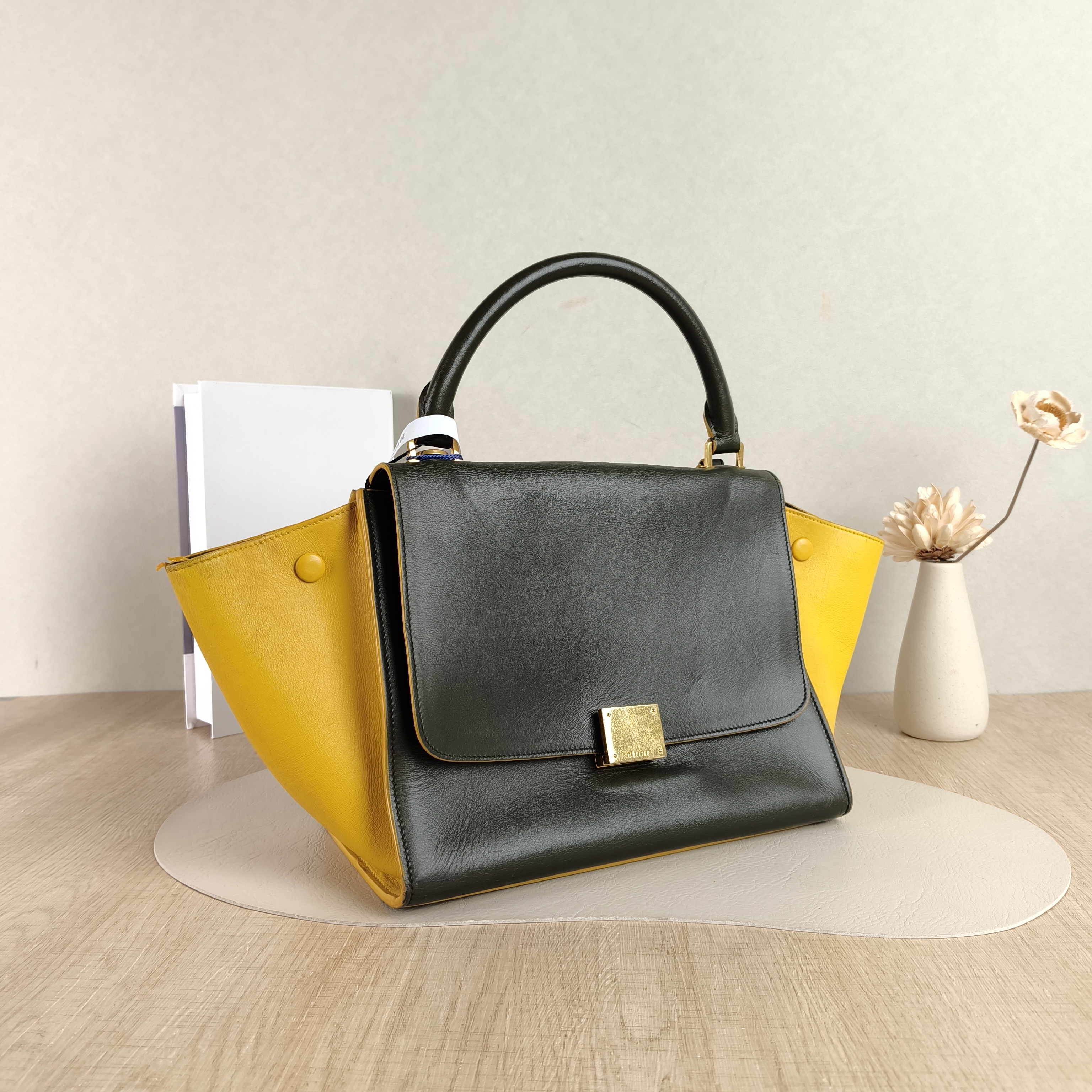 CELINE Crossbody Bag Trapeze Green · Yellow Calfskin Small27 × 13 × 22 cm — cover view 5 of 5