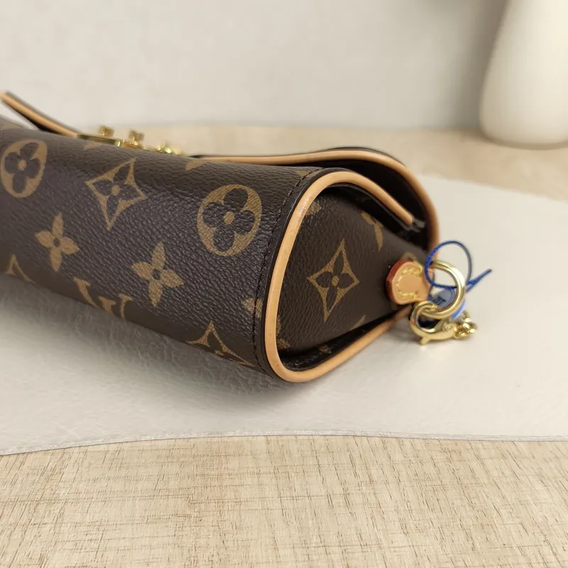 Louis Vuitton Crossbody Bag POCHETTE CAMILLE Monogram PVC One Size20.5 × 6 × 11 cm — detail view 9 of 12
