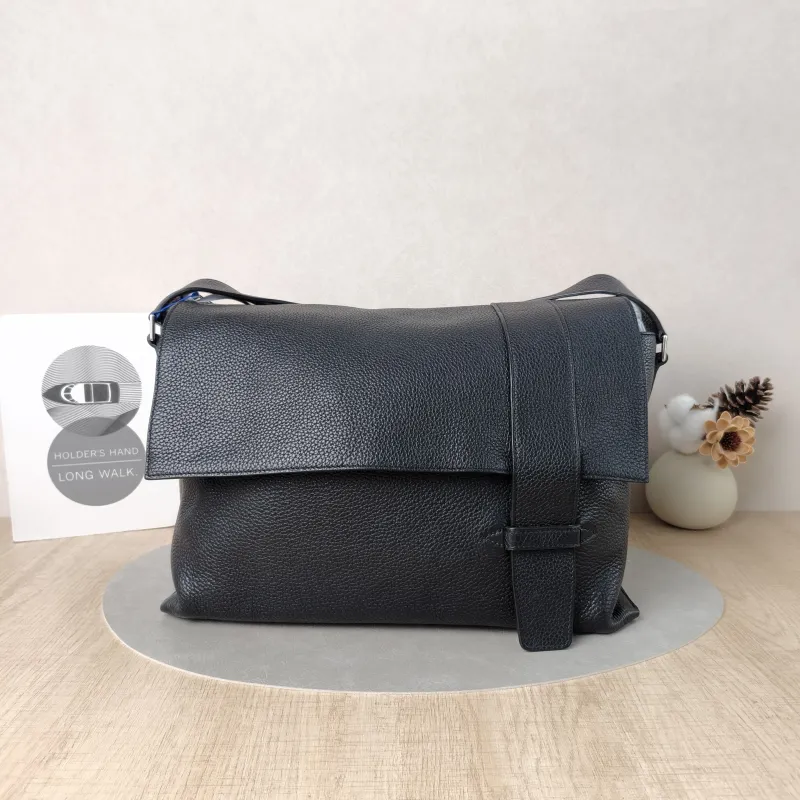Hermès Shoulder Bag Alfred Messenger Bag Shoulder Bag Black TC Calfskin One Size 35 × 13 × 25 cm P