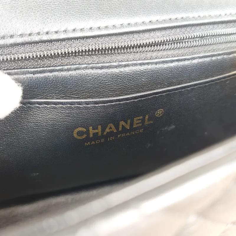 Chanel Crossbody Bag mini Black Lambskin mini20 × 6 × 12 cm — detail view 2 of 14