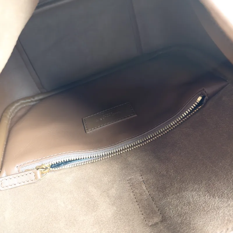 SAINT LAURENT Shoulder Bag LE 5 À 7 Hobo Brown Suede Small 22 × 8.5 × 23 cm — detail view 2 of 10