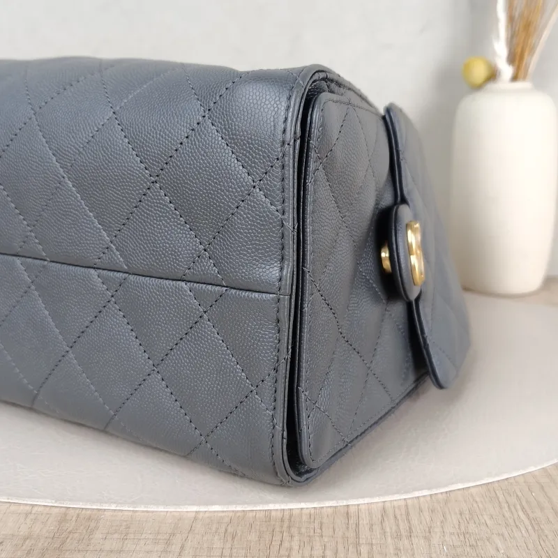 Chanel Shoulder Bag25Bag Grey Calfskin Small26 × 14 × 30 cm — detail view 1 of 14