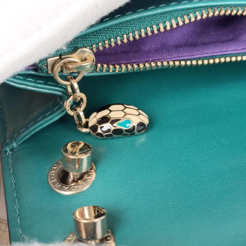 Bvlgari Crossbody Bag Serpenti Forever Collection Crossbody Bag Green Calfskin Medium27.5 × 7 × 18 cm — detail view 11 of 15