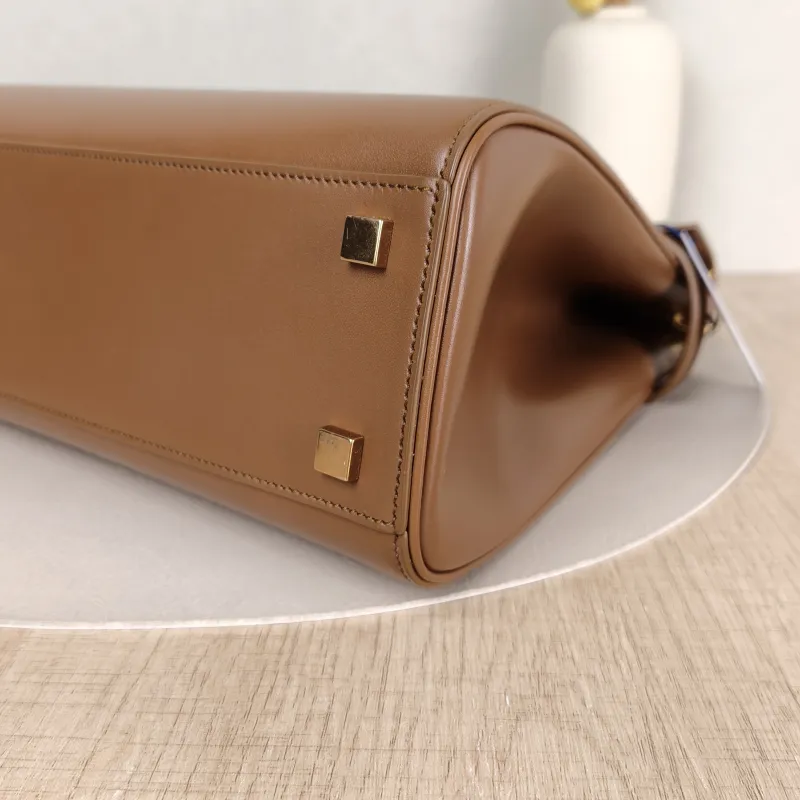 SAINT LAURENT MANHATTAN Caramel Calfskin Small 32 × 10 × 22.5 cm — detail view 4 of 12