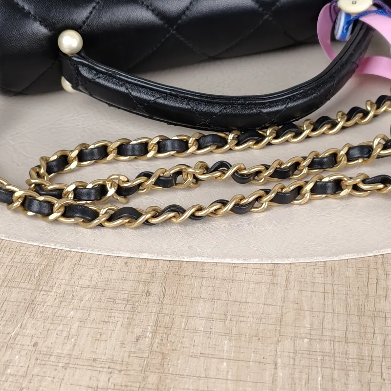 Chanel Crossbody Bag Pearl Crossbody Bag Black Lambskin One Size 21 × 7 × 15 cm — detail view 13 of 15