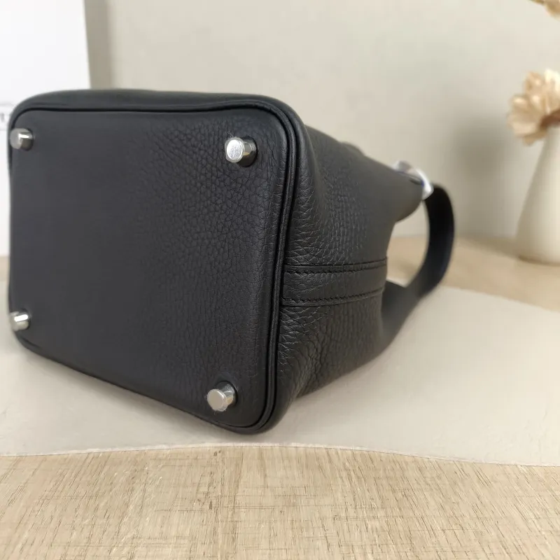 Hermès Top Handle Bag Picotin Lock 18 1889Black Clemence Taurillon TC Calfskin Small18 × 13 × 19 cm — detail view 6 of 12