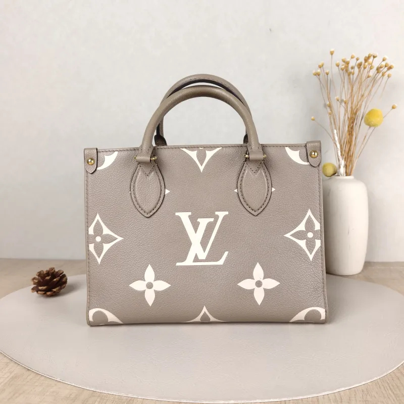 Louis Vuitton Shoulder Bag Onthego · White Empreinte Embossed Calfskin Small25 × 11.5 × 19 cm