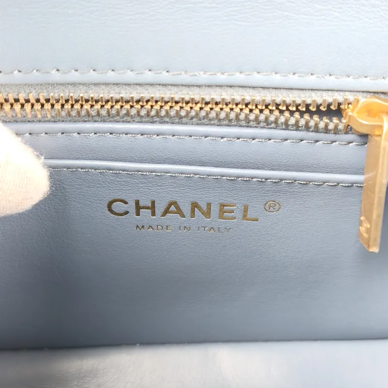 Chanel Crossbody Bag Blue Lambskin One Size 17 × 8 × 13.5 cm — detail view 3 of 14