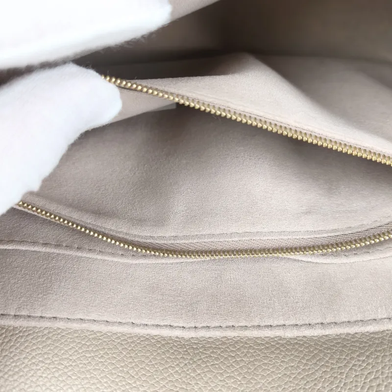 Louis Vuitton Crossbody Bag MADELEINE Empreinte Embossed Calfskin Medium30 × 11 × 19.5 cm — detail view 11 of 14