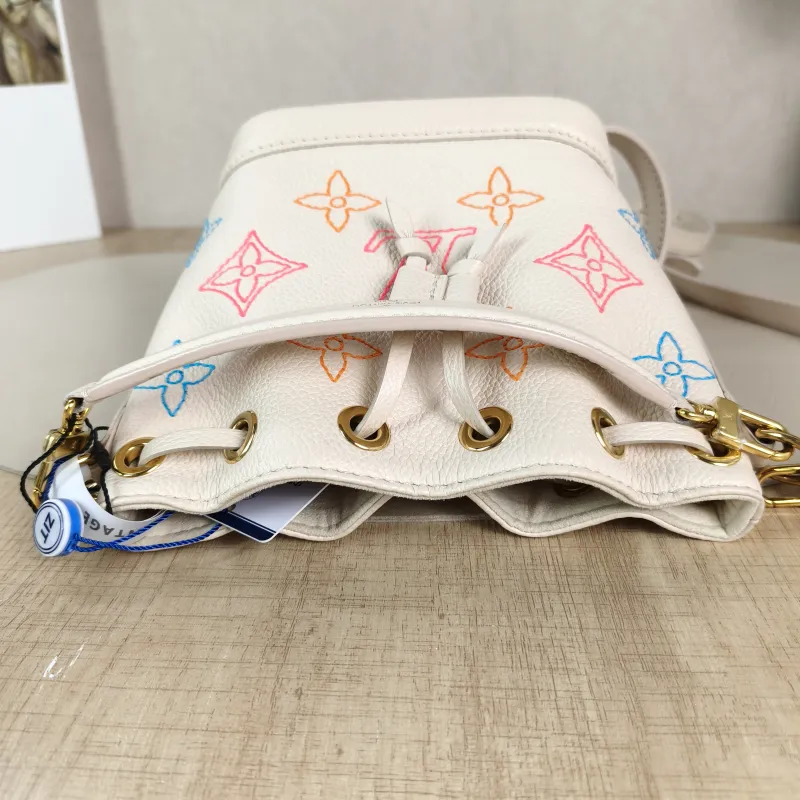 Louis Vuitton Crossbody Bag NANO NOÉ Bucket Bag Nano White · Embroidered Calfskinnano13 × 10 × 16 cm — detail view 9 of 11