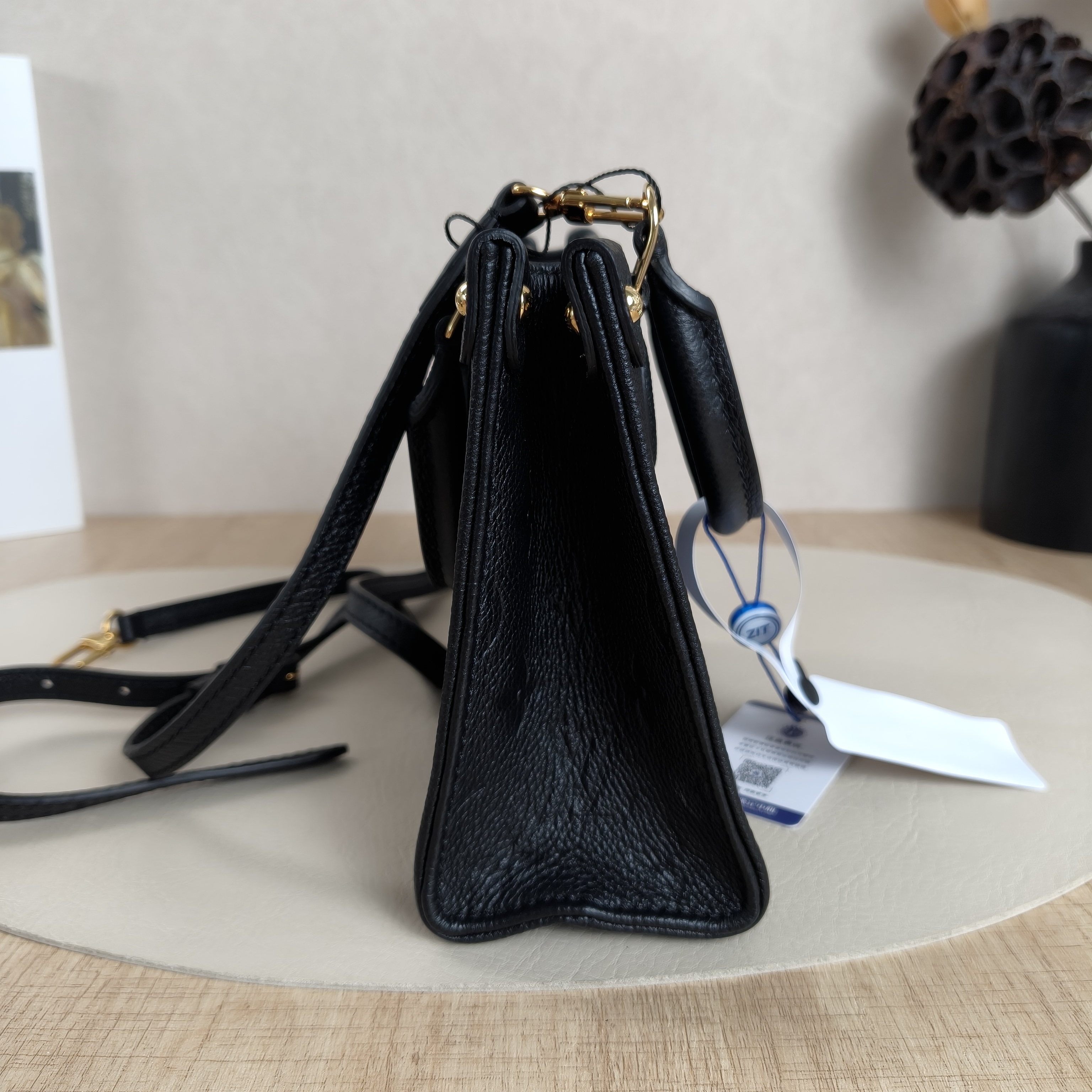 Louis Vuitton Crossbody Bag Onthego BB Black Monogram Empreinte Embossed Calfskin BB18 × 8.5 × 15 cm — cover view 5 of 10