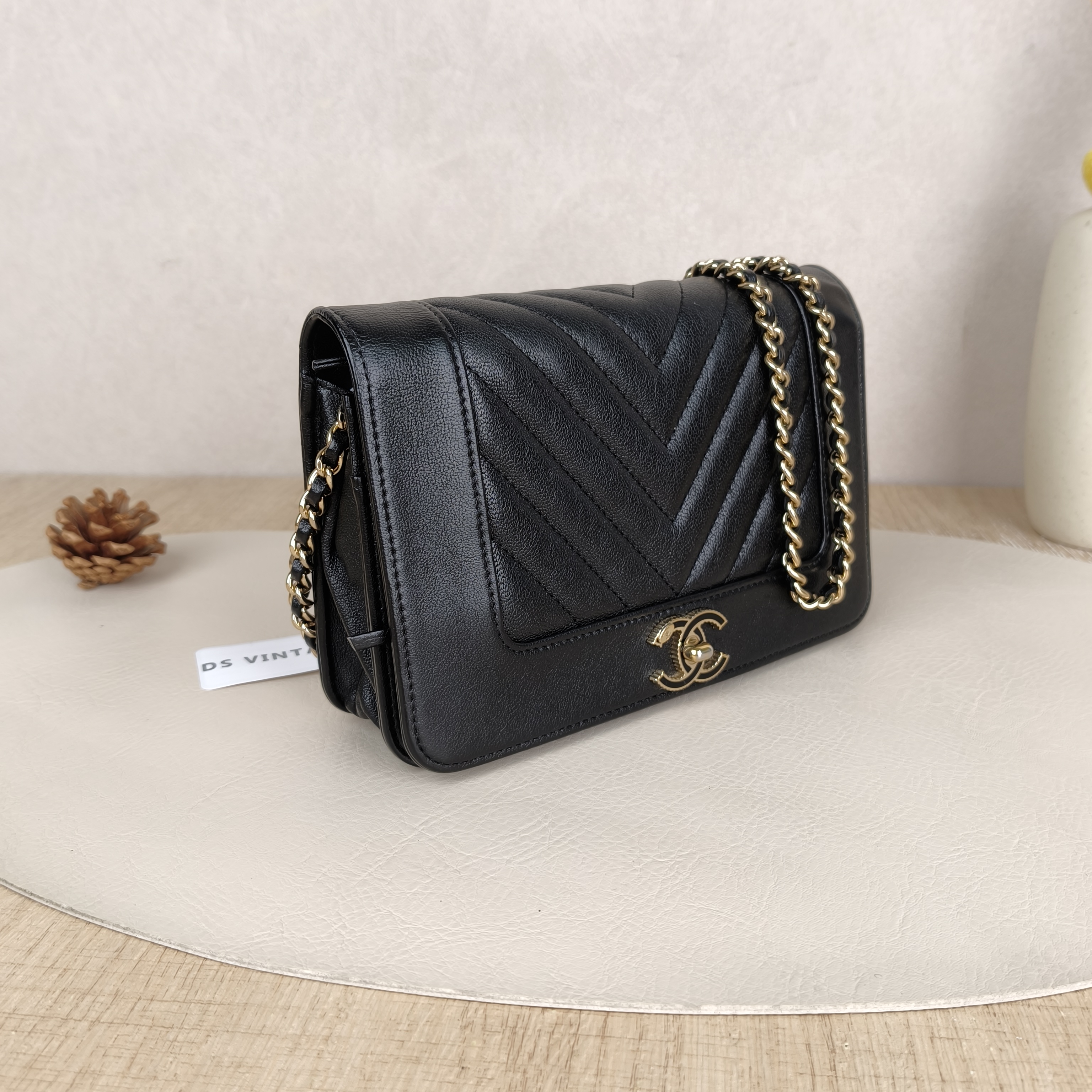 Chanel Crossbody Bagcf Collection Crossbody Bag Black Lambskin One Size19 × 3.5 × 13.5 cm — cover view 3 of 10